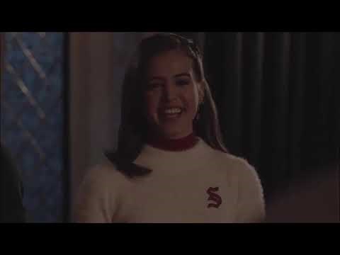 Kaylee Bryant and Danielle Russell - Legacies season 2 bloopers