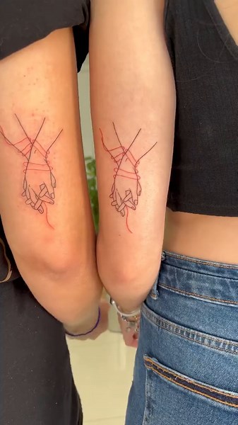 BFF tattoos 💞 #bestfriend #matchingtattoo #tattooing #tattoosideas #tattooart (Artist:@jufabristattoo)