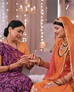 Kya Anika ki agli chaal padegi #SaVed ki shaadi-shuda zindagi par bhaari? Dekhiye #Saru har roz, shaam 7:30 baje sirf #ZeeTV par. #Saru #Anika #Saroja #Kamini #ZeeOnTheGo #AapkaApnaZeeTV | ZEE TV