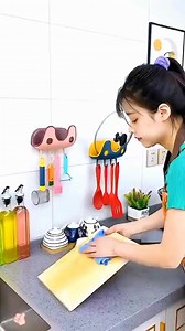 2.7K views | wall mounted rack lid pot ✨ shapee https://invl.io/clk1huy | Badgetaryarn | Facebook