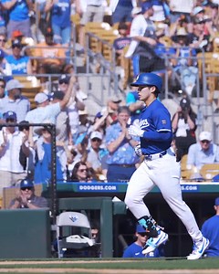 Hyeseong Kim shows off the oppo pop! | MLB