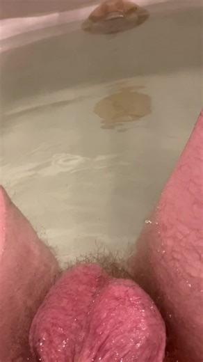 Smelly fart in the tub