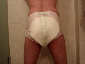 Haciendo caca en mi pañal