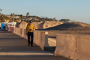 EN IMAGES | Incendies à Los Angeles: la plage de Malibu se transforme en village pour les pompiers