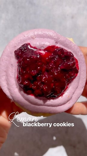 @chahinez_tbt lemon blackberry cookies with a naturally colored purple frosting thanks to the blackberries! Add a some poppy seeds to the dough for a better than crumbl lemon blackberry cookie action! Detailed recipe on my site on bio 🫶🏼 #blackberrylemon #lemoncookies #crumblcookies | Lifestyle of a foodie
