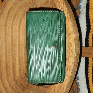 AUTHENTIC Louis Vuitton Green Epi Key Card Holder