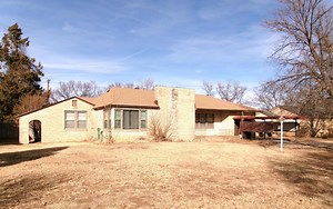 208 Nw Alpine Dr, Plainview, TX 79072 - For Sale