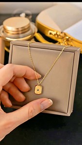 Hold your heart close.  Personalized locket necklace with a photo, birthstone, and engraving for a treasure filled with meaning. ❤️ Order here: bakven.com/260113-18 | Bakven | Facebook