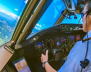 ✈️ Emirates Boeing 777 landing at Quito Ecuador #pilot #pilots #pilotlife #femalepilot #avgeek #justplanes #boeing #boeinglovers #boeing777 #B777 #Quito #quitoairport #emirates #emiratesairline Emirates FlightAware Flightradar24.com | Just Planes