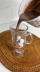 Peppermint Hot Cocoa is too good to resist! #recipe 1 cup milk 1 tbsp cocoa powder 2 tbsp sugar 1 tsp custard powder 1/2 tsp vanilla powder 4 drops peppermint extract A pinch salt Marshmallows and candy cane for serving | Yummy Tummy