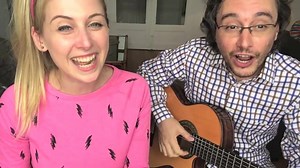 Comme vous êtes sûrement dans votre canapé en train de comater parce que vous avez beaucoup trop bu, et de prendre de bonnes résolutions que vous ne tiendrez jamais, voici un petit bêtisier de nos dernières créations pour égayer un peu votre soirée misérable ! Le premier qui dit que je suis insupportable aura un point commun avec Guy Tarréro. Bonne année à tous :)🎶🎉❤ Et perdez du poids. | Laura Laune