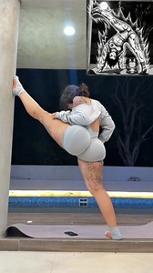 Pose de anime: posturas de yoga y estiramientos para columna