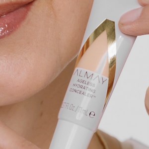 Para una apariencia más fresca y sana en tu mirada, el ¡NUEVO! Ageless Hydrating Concealer… cautiva con tu mirada. ‍♀️✨ | Almay Latinoamerica | Facebook