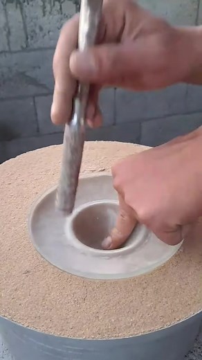 The art and crafts of metal smelting #art #craft #crafts #craftsman #sandcasting #metalmelting #metalcasting #metalsmithing #asmr #asmrsounds #artoftheday #artwork | Alex Harris