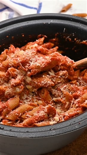 1.3K views · 15 reactions | Talk about an EASY dinner recipe! https://amindfullmom.com/slow-cooker-baked-ziti/ | A Mind "Full" Mom | Facebook