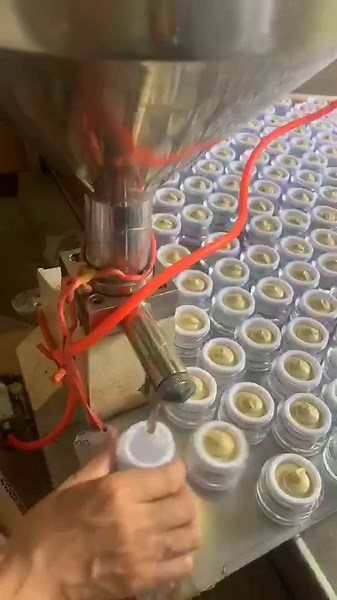 Paste Liquid Filling Machine, Bottle Filler A02 Pneumatic Semi-auto Bottle Filling Machine for Cream (fill 5-50ml)