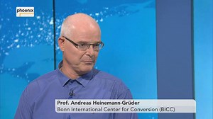 Video: Prof. Andreas Heinemann-Grüder (Politikwissenschaftler, Bonn International Center for Conversion) spricht im Studiogespräch mit phoenix-Moderatorin Constanze Abratzky über das #Wirtschaftsforum in St. Petersburg (vom 25.05.18) | PHOENIX