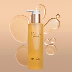 A BABOR Cleansing sorozat termékeivel történő hatékony letisztítás Neked is segít, hogy egészséges és ragyogó bőröd legyen. Mélytisztító, kétfázisú letisztítás a HY-ÖL-lel és a megfelelő bőrtípusra való PHYTOACTIVE-val: ez képezi az alapját a BABOR arctisztításnak. | BABOR