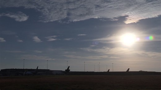 Travelers Arriving at DFW Airport Greeted By Unusually Warm Temperatures