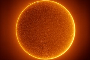 Nasa reveals stunning photo of ISS passing in front of rare 'spotless sun'