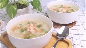 Pancit Molo Recipe is a delicious and hearty broth base wonton soup you can enjoy, especially on a rainy day. ~ INGREDIENTS: ~ Pork Mixture: 300g Ground Pork ¼cup Water Chestnut, finely chopped 150g Shrimp, peeled & finely chopped 2tbsp Spring Onions, finely chopped 1med Egg 1tbsp Soy Sauce ¼tsp Black Pepper Wrapper: 80pcs Molo Wrappers ¼cup Water, for sealing Homemade Broth: 7cups Water 1 Chicken Leg & Shrimp heads & shells Pancit Molo Broth: 2tbsp Canola Oil 3cloves Garlic, finely chopped 1med