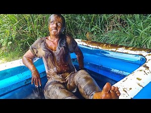 Debb4dementia gets gunged in a mud bath