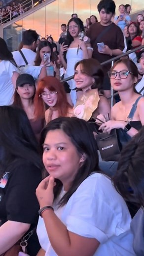 🔸"Ganda nila promise, Hello ganda nila promise" Yung smile ni Sheena anteykels nanghihimlay. 🫠💛💚💜 📸 denden #BiniSheena #BiniColet #BiniSheena #Bini #BiniPh | Dimple Ni Sheena