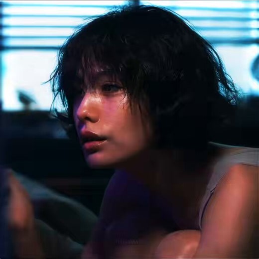 i saw this edit of her and that’s all it took to convince my lesbian ass to watch this series