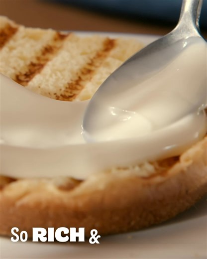 2.5K views · 4 comments |  Det är Internationella Hamburgardagen – dags att ge smaklösa burgare sparken. Vill du ha en burgare som levererar varje gång? Då ska du ha Hellmann’s Majonnäs. Inget trams. Bara krämig perfektion. För en burgare utan Hellmann’s… är som en fest utan musik.  Kolla in länken i vår bio för att hitta våra produkter! #InternationellaHamburgardagen #Hellmanns #BurgareMedEdge #MayoBoss | Hellmann's | Facebook