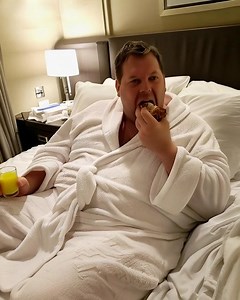 My boyfriend left early from the hotel and left me stuck with a $1350...
