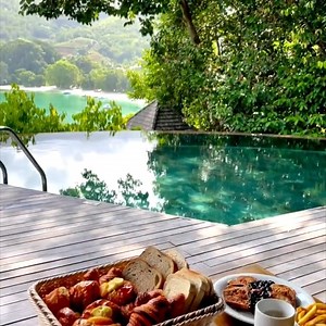 Perched atop the lush hillsides of Seychelles, our Hillside villas at #ConstanceEphelia offer the ultimate in luxury and seclusion🙌 Wake up to stunning views of the turquoise Indian Ocean from your private villa, and take a refreshing dip in your plunge pool💙 Looking to spend your holiday here? Start planning➡️ https://bit.ly/3yblosN 📸 IG stylish_lolita #ConstanceCreates | Constance Hotels & Resorts