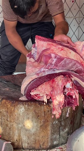 Beef cutting by expert butcher #beef #meat #meatcutting #cowcutting #beefcuttingbybutcher #reels | Meat And Fish Cutting