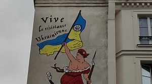 Ukraine war. Mural fresco to support Ukraine inspired by the painting of Eugene Delacroix "La Liberté guidant le peuple" (The Liberty guiding the people)  depicting the French revolution of 1830). Rue Quincampoix, Paris. 27 may 2022