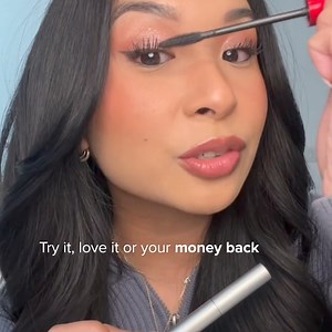 This award winning Lash Boost promotes the appearance of longer, stronger and darker-looking lashes (or brows!) | Rodan Fields