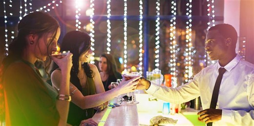 Man says 'saint' bartender warned him about woman halfway through first date