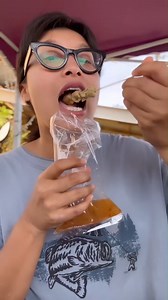 Sedapnya tengok Nabila Huda makan sate ikan, terliur pulak haha Rupanya dia ada kat Kelantan untuk shooting drama baru. Dulu-dulu balik sekolah, memang wajib beli sate ikan ni. Sekarang dah susah nak jumpa 😅 | Sayaiday.com