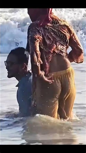 Sexy Hot big boobs 💥😱 #viral #comedy #midbeach #funny #seasome #love #seabeach #couple