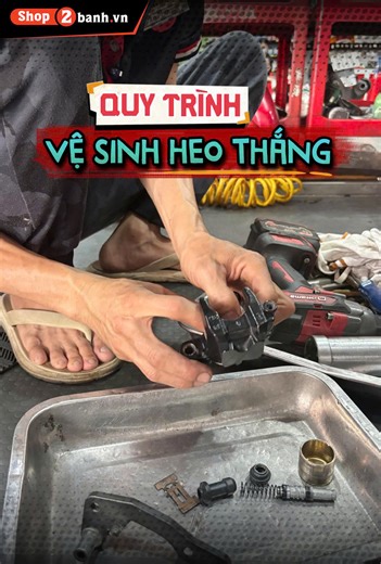 🎉 DỊCH VỤ VỆ SINH HEO DẦU - QUY TRÌNH KỸ GIÁ HỢP LÝ 🆘 Xe sử dụng lâu ngày sẽ bị : - Bóp thắng bị nặng, sượng, khựt khựt từng nấc, không trơn tru. - Bóp bị rít hoặc sâu, thắng gắt không dịu, heo dầu bị cứng, kẹt,... 👉 AE nên vệ sinh heo định kỳ để xe luôn hoạt động bền bỉ nhé 💸 Giá vệ sinh heo dầu khá mềm nên AE đừng lo: - Vệ sinh heo dầu cho xe 1 thắng đĩa chỉ 150K - Vệ sinh heo dầu cho xe 2 thắng đĩa chỉ 200K 🌐 https://shop2banh.vn/ve-sinh-heo-dau-cho-xe-1-thang-dia-2166.html 🌐 https://sh