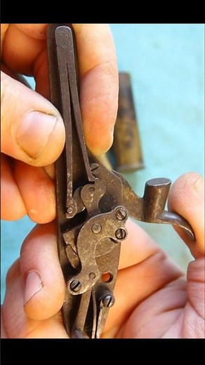 Simple trigger mechanism of a gun.