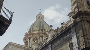 🤍Star🤍 In store now, this beautiful gown from Modeca✨ Star is a wedding dress with a feminine touch: effortlessly and chic! This A-line style showcases an illusion neckline with a plunging V-neckline shape and an illusion lace bodice. The flutter tulle sleeves add a joyful hint to this look and lead to a sexy deep V-backline. The sparkling tulle skirt with lace appliques give this dress a sophisticated sparkle. Colours: Ivory/Beige/Nude, Ivory/Ivory/Nude, Ivory/Ivory/Ivory Size: 4-30 PM us for