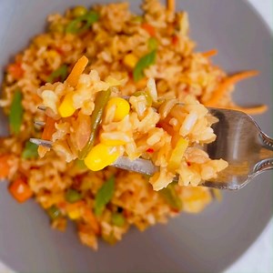 3.3K views · 92 reactions | Recipe >> https://kiipfit.com/schezwan-fried-rice/ Schezwan fried rice: a spicy twist on a classic dish! This fusion dish that packs a punch of flavor in every bite is perfect for lunch or dinner. | Kiipfit | Facebook