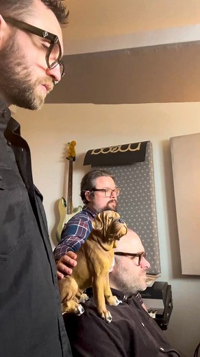 Nei bíddu ha?!? Eru þessir þrír og hundurinn Snati að vinna í nýju lagi?!? Í alvöru?!? Jebb. Mikið gaman. Við minnum einnig á miðasölu á tónleikana okkar í Bæjarbíói (miðar fást hér: https://tix.is/is/buyingflow/tickets/17541/#tixsp) og á Græna Hattinum (graenihatturinn.is) | Moses Hightower