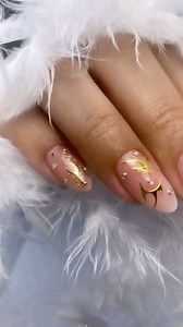 Acrylic full set #bling #goldart #acrylicnails #acrilico #fashion #nails #nailsofinstagram #pictureofday #nude #cover ##almondnails #exoticnailsandsupply #idonails #followforfollowback #chicagodowntown #navypierchicago #lakepointtower | I do nail shop | Facebook