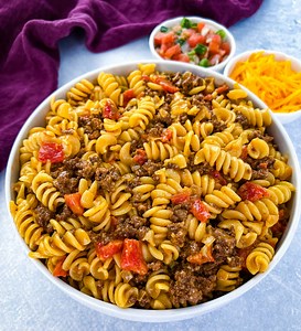 One Pot Taco Pasta (Homemade Hamburger Helper) Get the recipe here: https://www.staysnatched.com/taco-pasta/ | Stay Snatched - Easy and Indulging Recipes