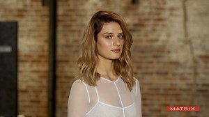 Uz SoColor Ultra Blonde boje za kosu možete postići zadivljujuće transformacije poput ove. I to uz smanjen udeo amonijaka kako bi kosa ostala neoštećena! | Matrix Professional Haircare & Color