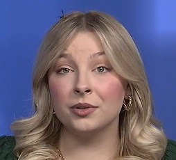 "TRY NOT TO LET IT BUG YOU!" @MaggieWeaverTV had a surprise visitor on the set of #GoodMorningChattanooga this morning! 😂 😂 😂 WATCH: | FOX Chattanooga