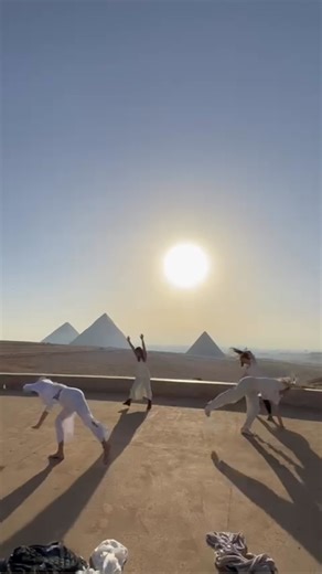 Cindy Coverdale | Sunrise cartwheels at the Giza Plateau!🥰🤣🐫🇪🇬 #gizapyramids #thegreatpyramidsofgiza #cartwheelsfordays #girlfriendsbelike #dayluna... | Instagram