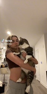 Hola! Soy Dora! Can you say gato? *wack*