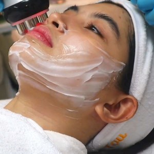 Radiate Confidence with Radio Frequency Facial ✨✨ Unveil the secret to youthful, glowing skin at The Pretty You Aesthetic! Our Radio Frequency treatment tightens and rejuvenates your skin, reducing fine lines and wrinkles for a radiant complexion. Why choose us? Because we're committed to delivering personalized care and stunning results that leave you feeling empowered and beautiful. Say hello to a revitalized you! 💖 Secure your spot now! Website: http://www.theprettyyouph.com Contact us: 63 9