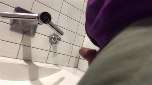 Pissmarking Public toilet